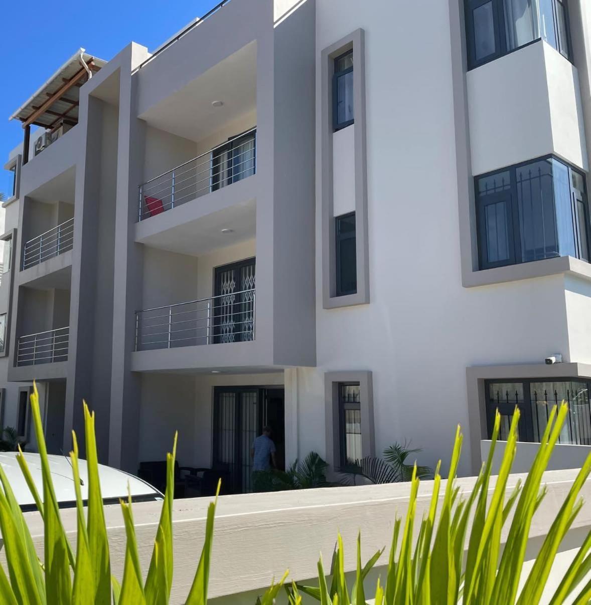 Seasand-Entire Luxury 3 Bd Condo - Close To Beach Flic en Flac Bagian luar foto
